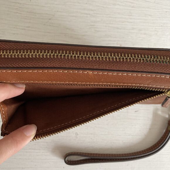 Fossil Emma Clutch Wallet Wristlet Brown Leather Zip Around Classic - Picture 12 of 12